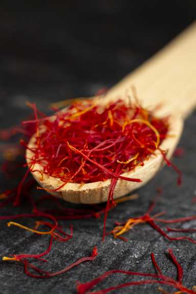 close up saffron still life arrangement1 291698 زعفران مهرکانیان